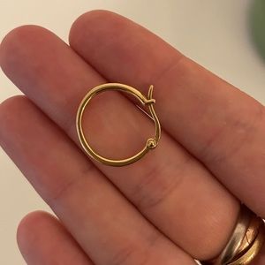SINGLE Mejuri midi hoop